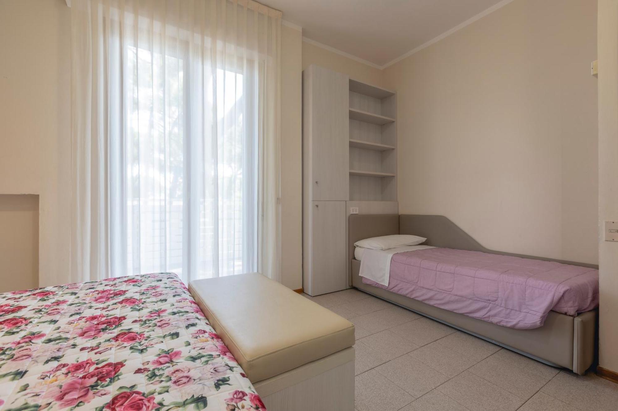 Hotel Deborah Milano Marittima Exterior foto