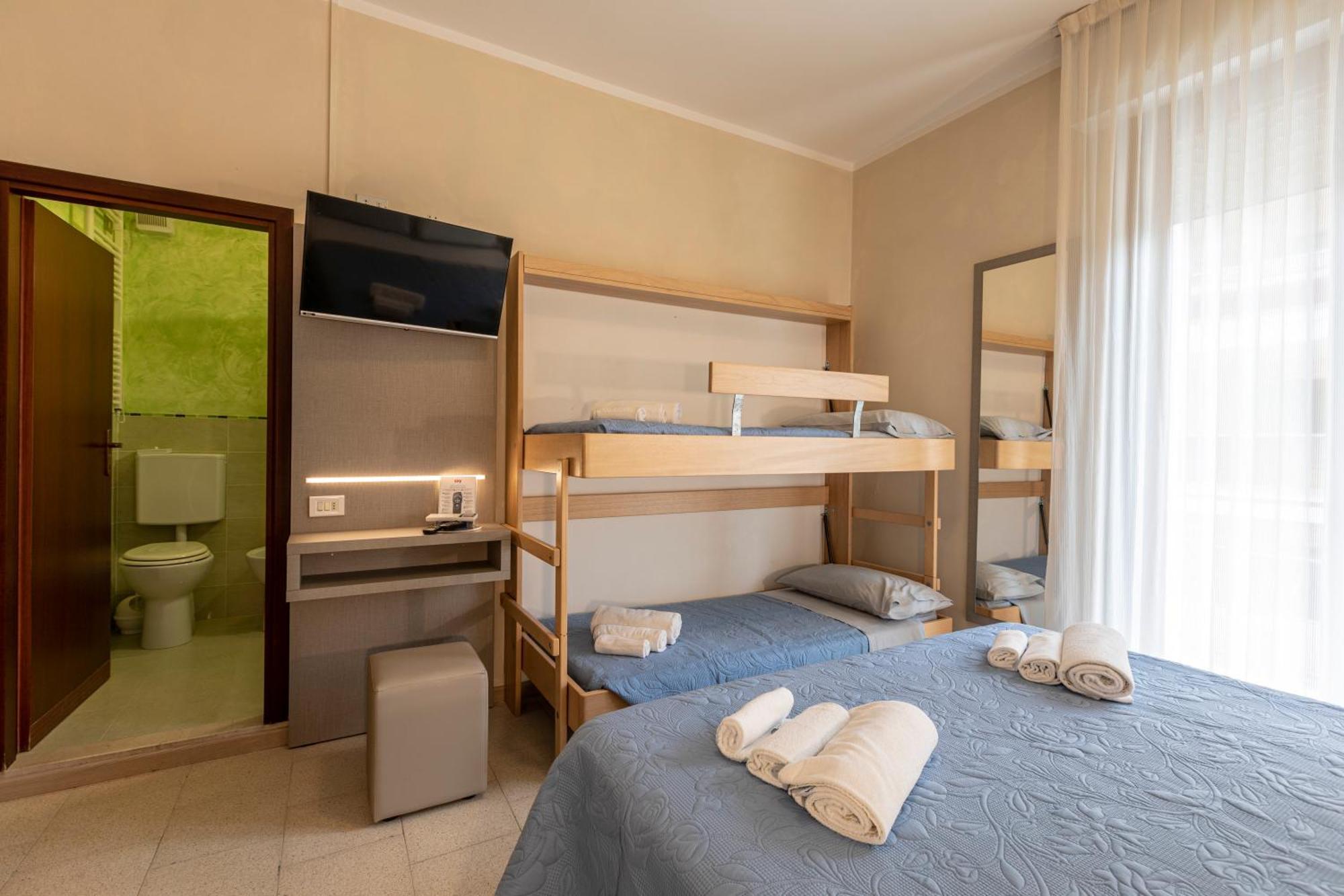 Hotel Deborah Milano Marittima Exterior foto