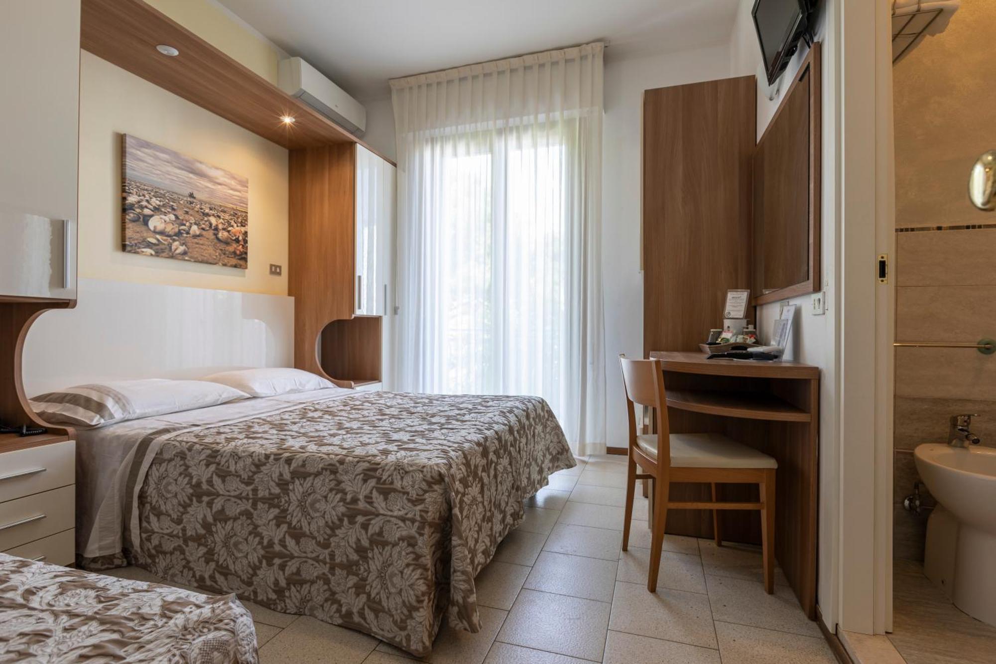 Hotel Deborah Milano Marittima Exterior foto