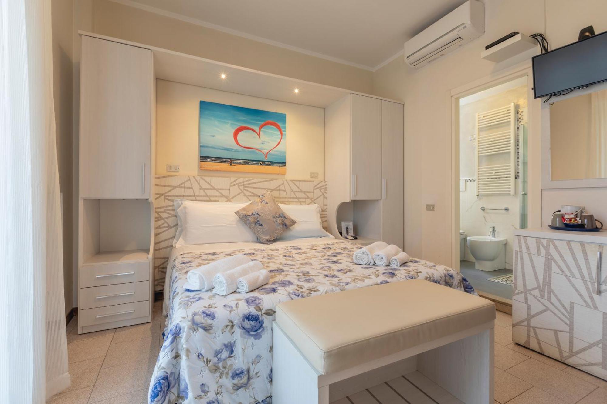 Hotel Deborah Milano Marittima Exterior foto