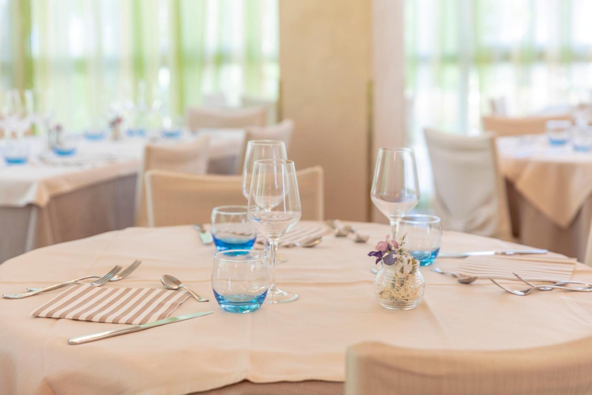 Hotel Deborah Milano Marittima Exterior foto