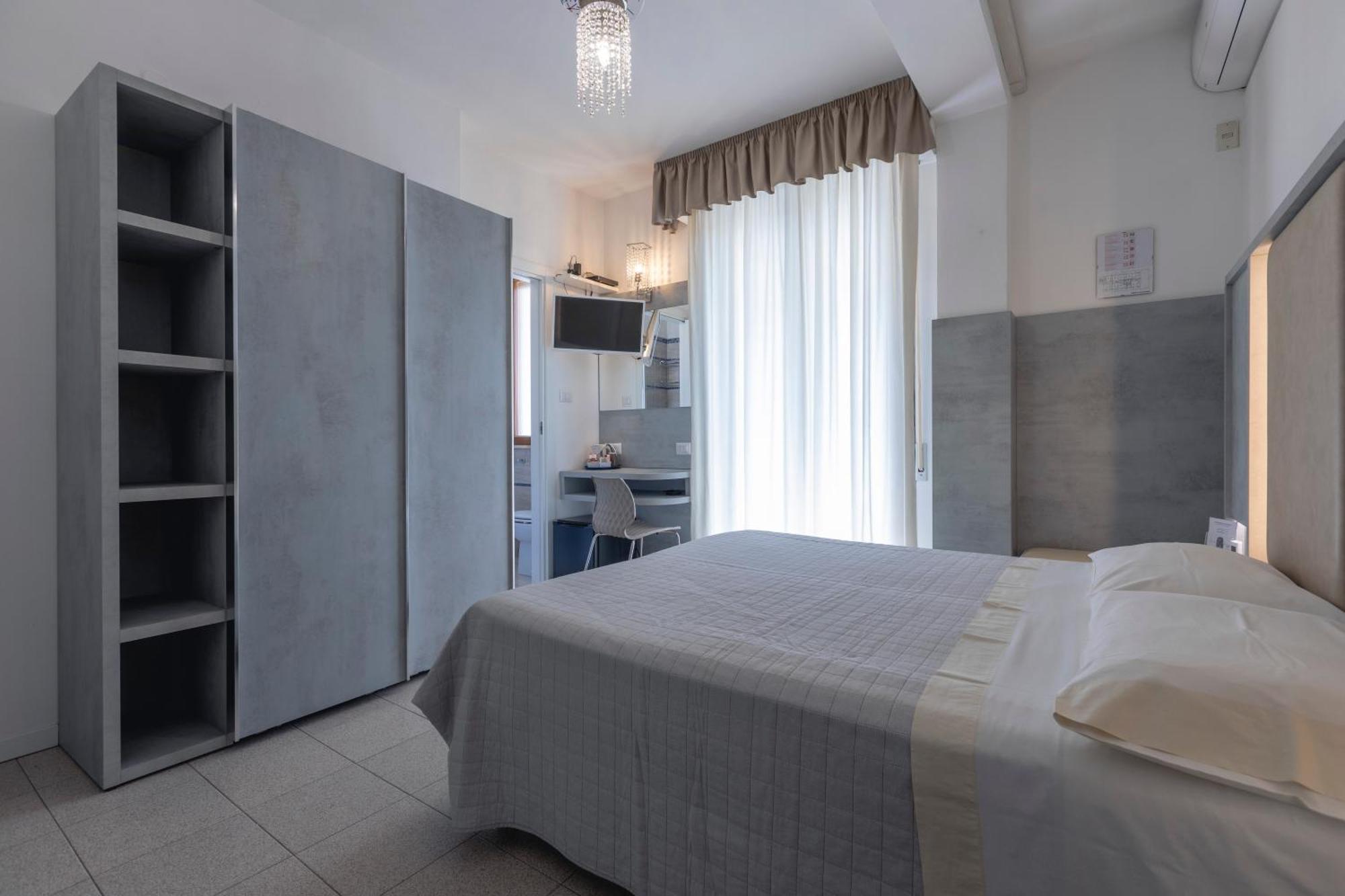 Hotel Deborah Milano Marittima Exterior foto