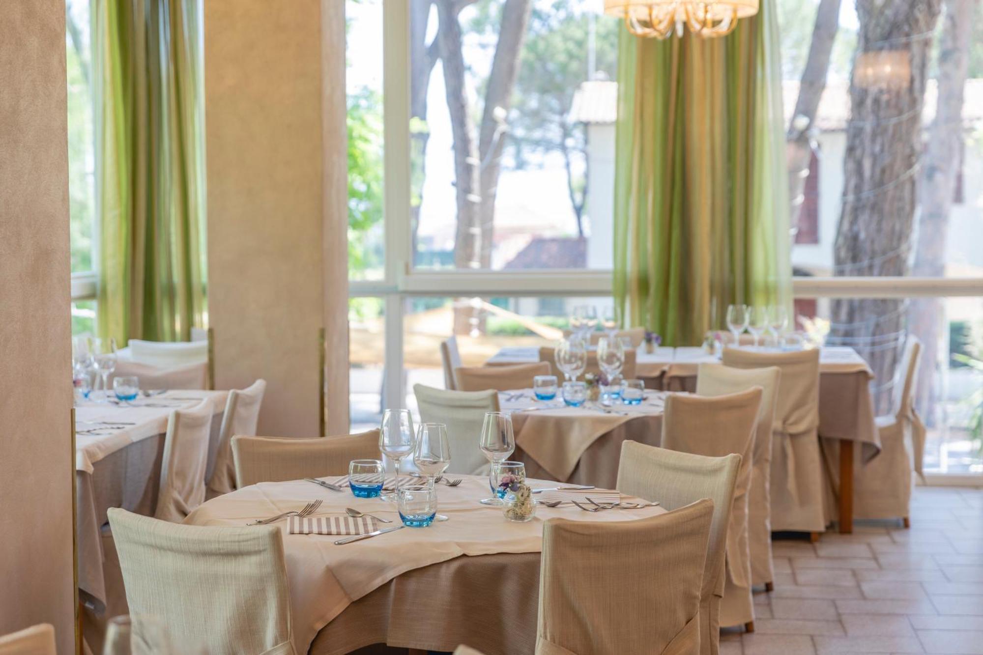 Hotel Deborah Milano Marittima Exterior foto